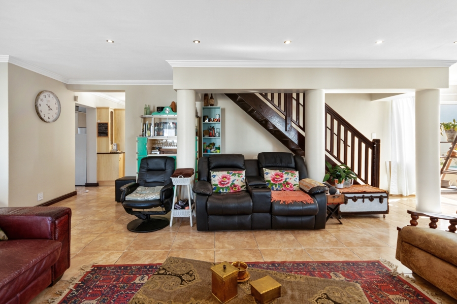 5 Bedroom Property for Sale in Mountainside Western Cape